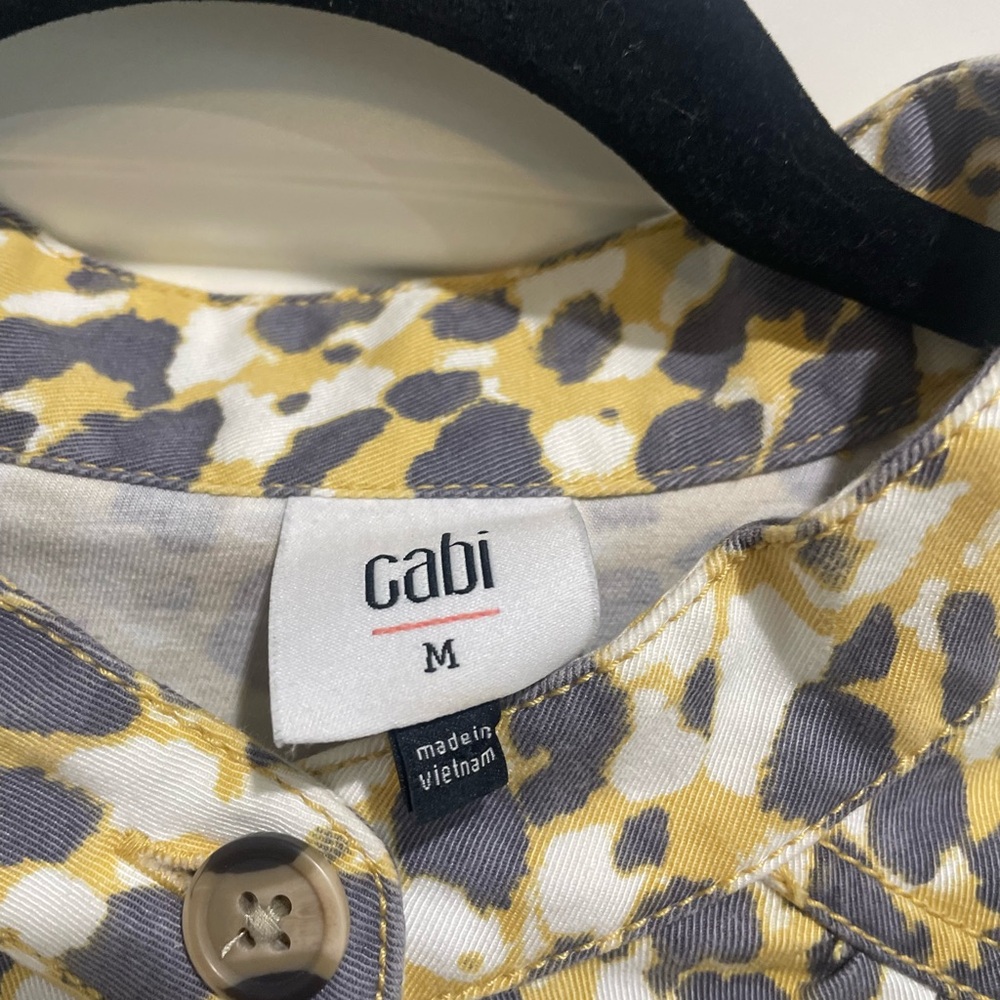 CAbi Providence Shirt Jacket in yellow Leopard Print - Picture 8 of 9